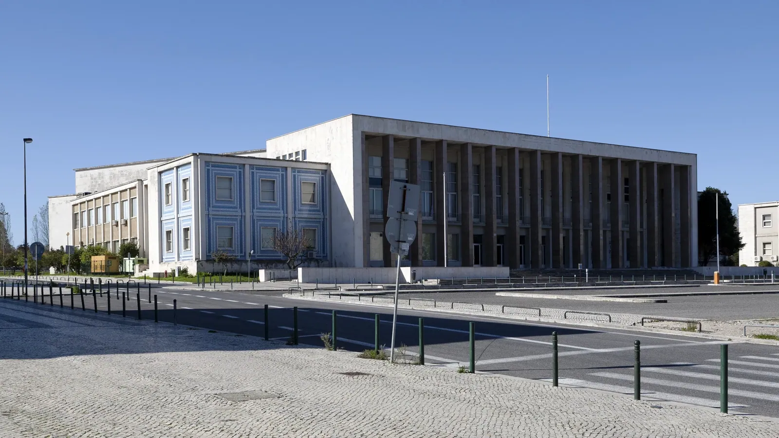 The colonnaded rectorate building of the University of Lisbon